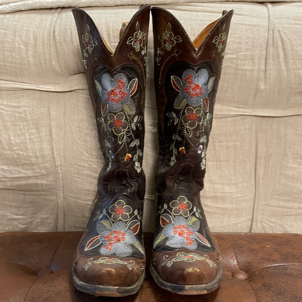 Old Gringo Women’s Cowboy Boots
Style- Bonnie, Handmade,  100% leather. Size 9B